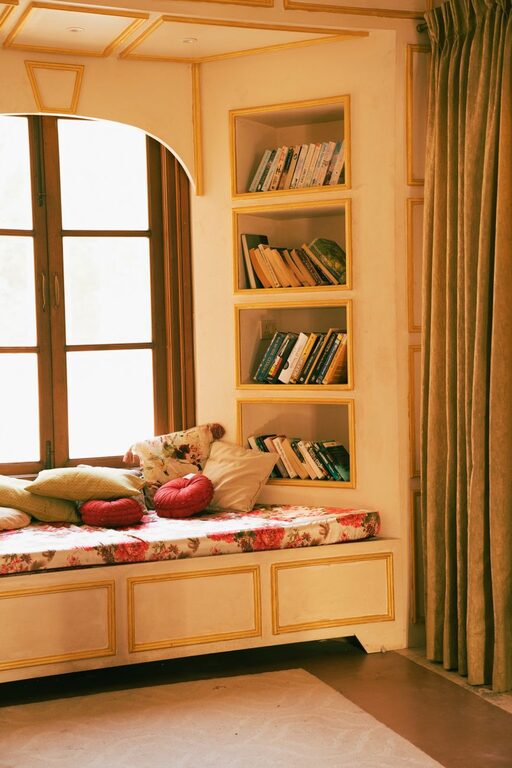 Tips for Creating a Cozy Reading Nook in Any Space